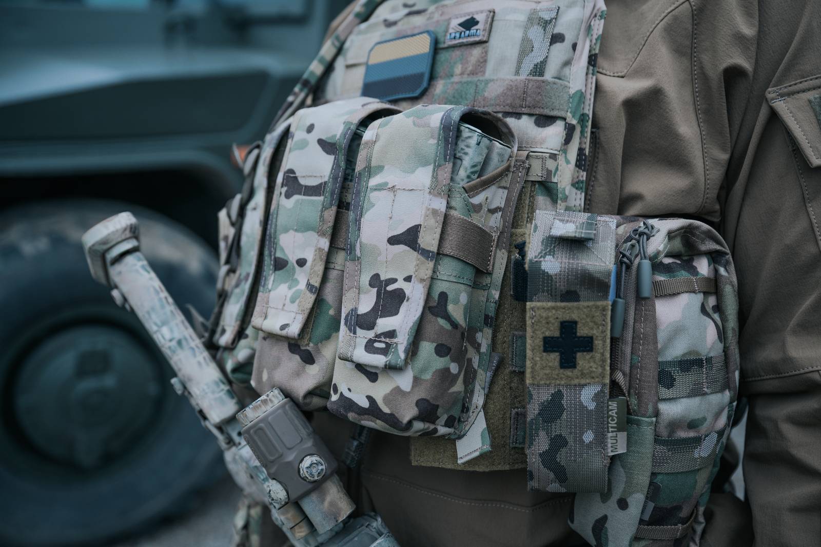 Tactical plate carrier gear detail